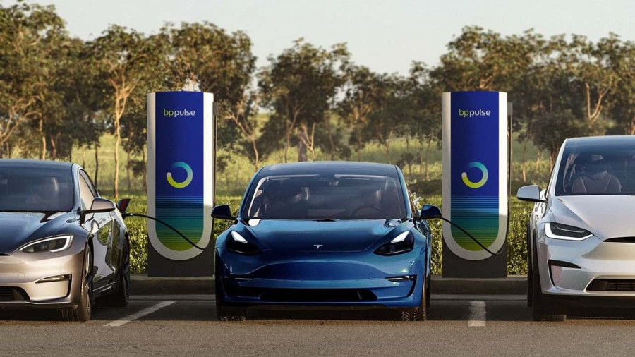 BP: Εξαγοράζει το δίκτυο superchargers της Tesla στις ΗΠΑ