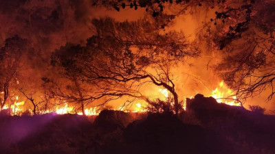 Πυρκαγιές στην Αττική: Δεν υπάρχει ενεργό μέτωπο, αλλά διάσπαρτες εστίες