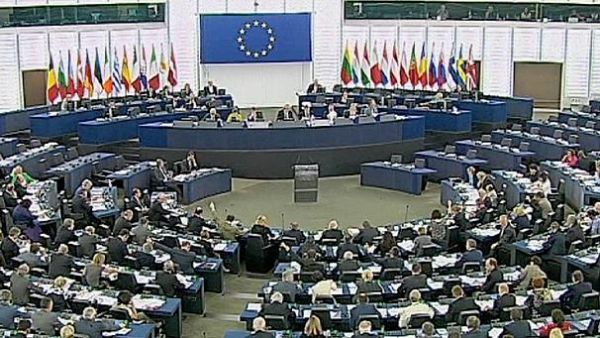 Αποκλεισμός ευρωβουλευτή της «Χρυσής Αυγής» από την αίθουσα του Ευρωκοινοβουλίου
