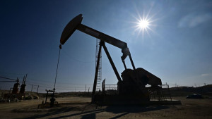 Η αποκλιμάκωση στη Μέση Ανατολή ρίχνει 1% το πετρέλαιο