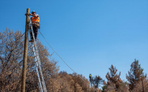 ΟΤΕ: Προχωράει ταχύτατα η αποκατάσταση στο δίκτυο σταθερής στην Πεντέλη