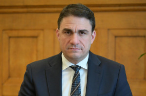 ΠΑΣΟΚ: Ο Μητσοτάκης προσπαθεί με ημίμετρα να εξαπατήσει για να κρατηθεί στην εξουσία