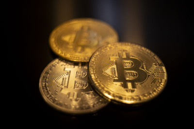 Το bitcoin απομακρύνεται από τα $60.000 «περιμένοντας» την αμερικανική οικονομία