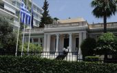 Μαξίμου: Διολίσθηση Σαμαρά «από τη γραφικότητα στη γελοιότητα»