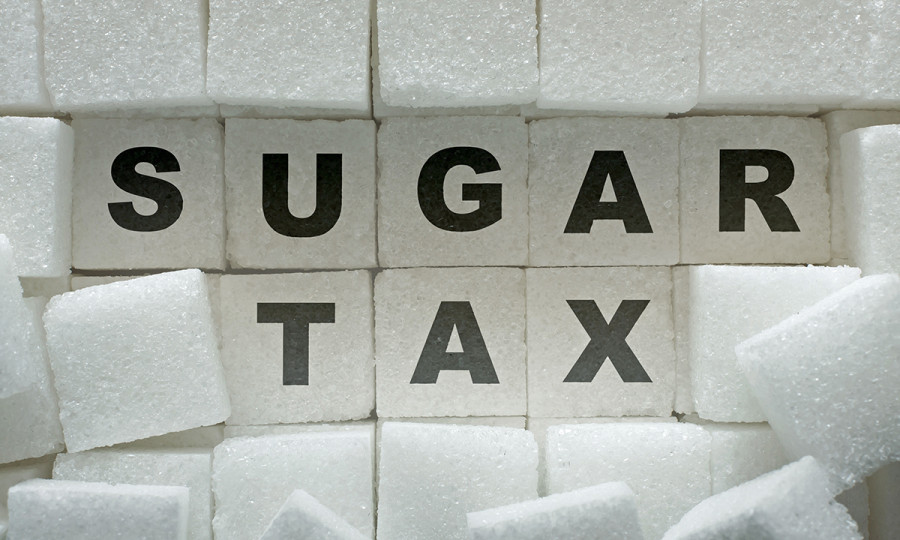 DW: Θα λύσει το πρόβλημα της παχυσαρκίας ένας φόρος… ζάχαρης;