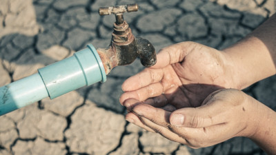 Λειψυδρία: Παράνομες γεωτρήσεις, ξηρασία και σπατάλη νερού τα «αγκάθια»