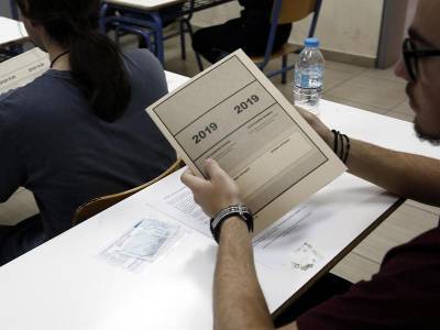 Πανελλαδικές: Συνέχεια με Άλγεβρα για τους υποψηφίους των ΕΠΑΛ
