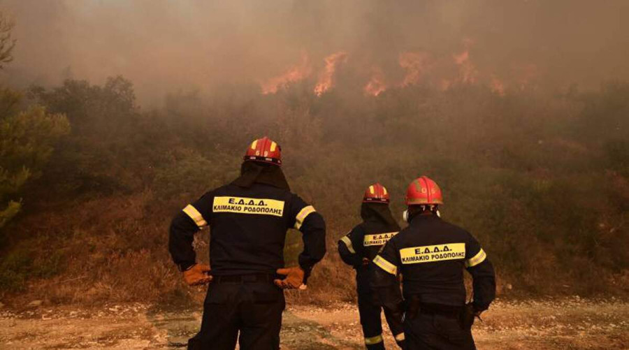 Κάηκαν δύο πυροσβεστικά οχήματα στον Νέο Βουτζά