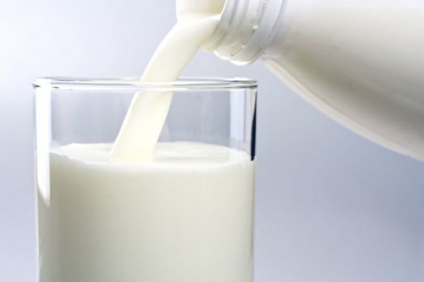 Φρέσκο γάλα: Υπάρχει χρυσή τομή στη διαμάχη αυτή;