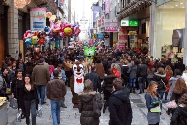 Την Πέμπτη σε ισχύ το εορταστικό ωράριο στην αγορά