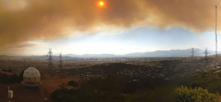 Φωτιά στον Βαρνάβα: Ο καπνός κάλυψε απόσταση 100 χιλιομέτρων