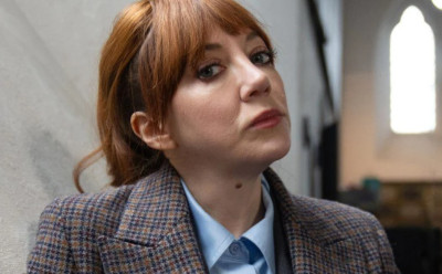 Cunk on Life στο Netflix: Η Philomena Cunk ξαναχτυπά με ανούσιες απορίες για την ουσία της ζωής