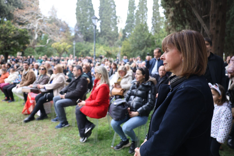 Χριστουγεννιάτικες μελωδίες στον κήπο του Προεδρικού Μεγάρου- Πλήθος κόσμου