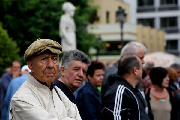 Τι ποσά διεκδικούν οι συνταξιούχοι από μειώσεις και δώρα