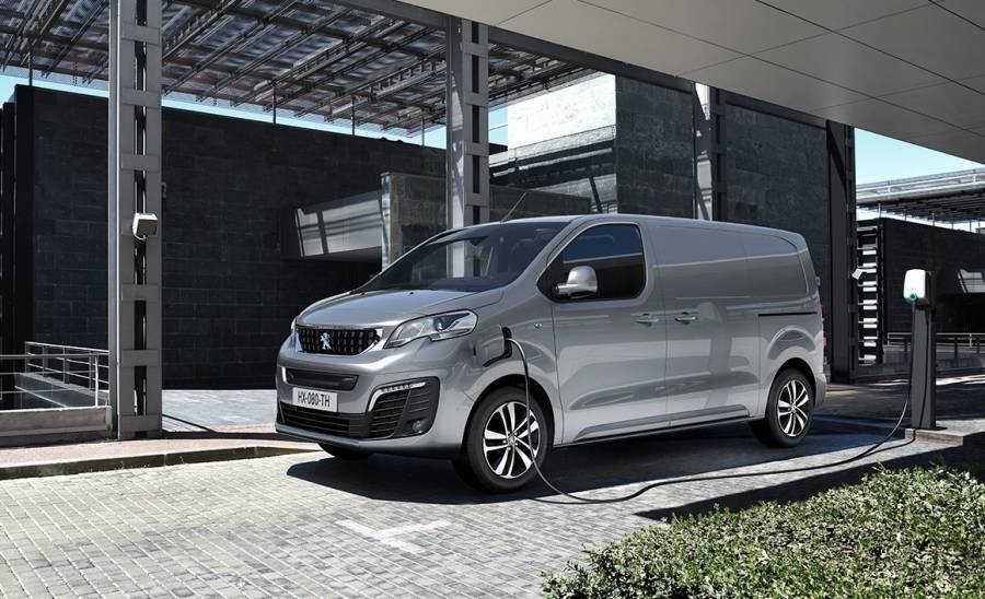 Το PEUGEOT e-EXPERT αναδείχθηκε International Van Of The Year 2021