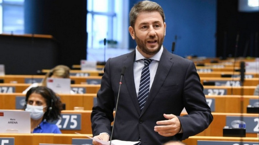 Ανδρουλάκης στην Ευρωβουλή: Πολιτικός ή εθνικός ο λόγος της παρακολούθησης