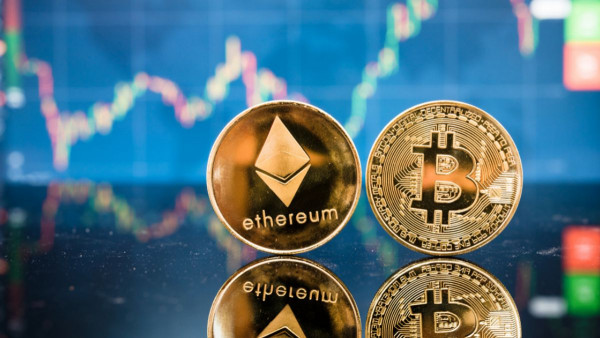 «Βλέπει» τα $22.000 το Bitcoin-Σε υψηλό 6 ημερών το Ethereum