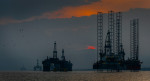 Πού τελειώνει το ράλι του Brent – Δύο σενάρια με φόντο τη Μέση Ανατολή