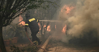 Τι αναφέρει ο διεθνής Τύπος για τις φωτιές στην Αττική