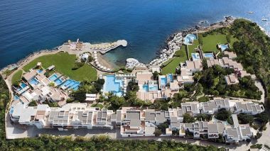 Κορυφαίες βραβεύσεις για το St.Nicolas Bay Resort Hotel &amp; Villas