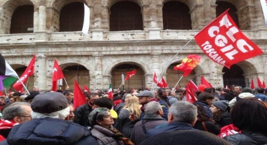 Ιταλία: Στους δρόμους τα συνδικάτα κατά της οικονομικής πολιτικής