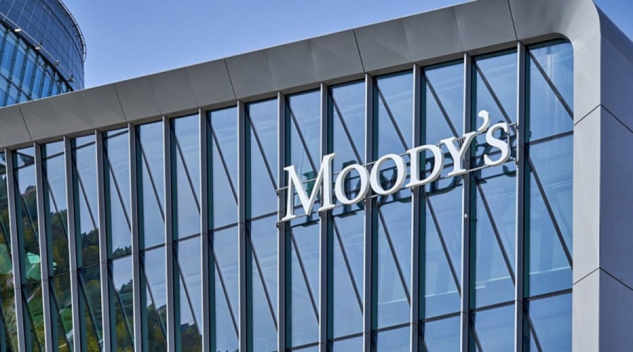 Moody’s: Αναβάθμιση του outlook για Εθνική και Eurobank σε «θετικό»