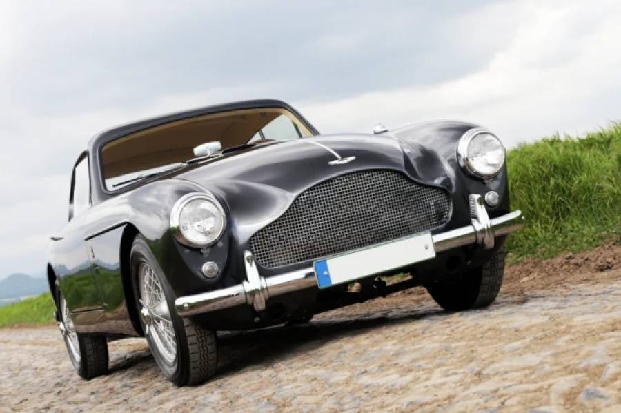 The iconic 1957 Aston Martin DB2 / 4 Mk ΙΙΙ, βγαίνει στο σφυρί