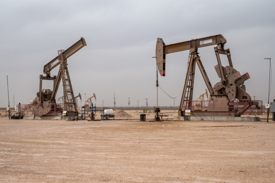 Ενισχύεται ελαφρά αναμένοντας… θερινή αύξηση της ζήτησης το πετρέλαιο