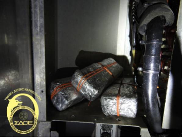 ΣΔΟΕ: Κατάσχεση 13 κιλών κοκαΐνης στο λιμάνι του Πειραιά