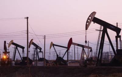 Υποχωρούν ξανά οι τιμές του πετρελαίου-Βλέμματα σε Ιράν και αποθέματα