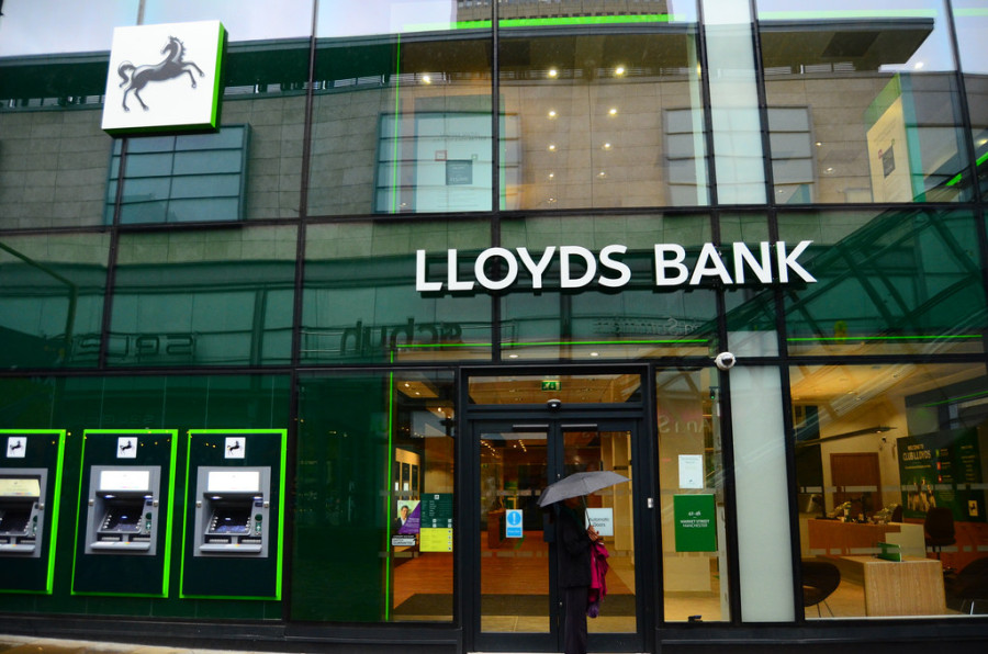 Lloyds Bank: Ετοιμάζεται να κλείσει 136 υποκαταστήματα