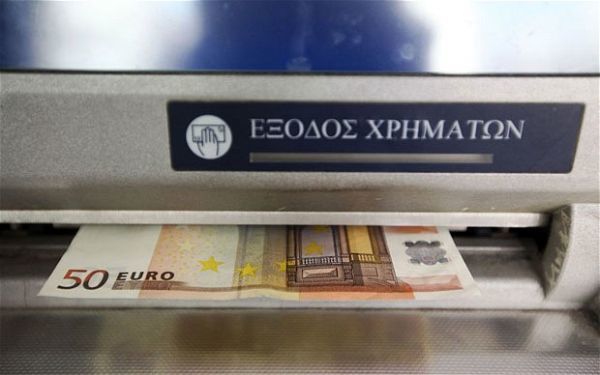 Reuters: Υπάρχει εκροή καταθέσεων στην Ελλάδα αλλά όχι όπως το 2012