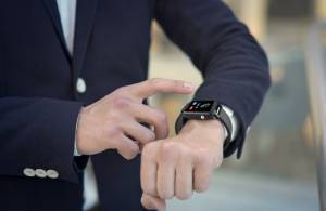 Smartwatches: Το 64% των Ελλήνων πιστεύει ότι καλυτερεύουν τη ζωή