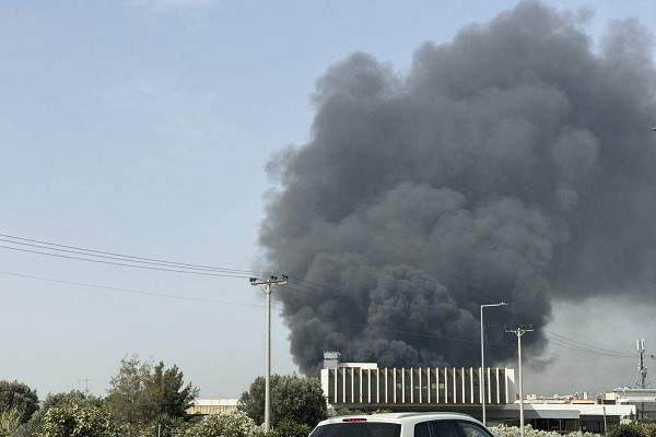 Έκρηξη και μεγάλη φωτιά σε εργοστάσιο στην Κηφισιά