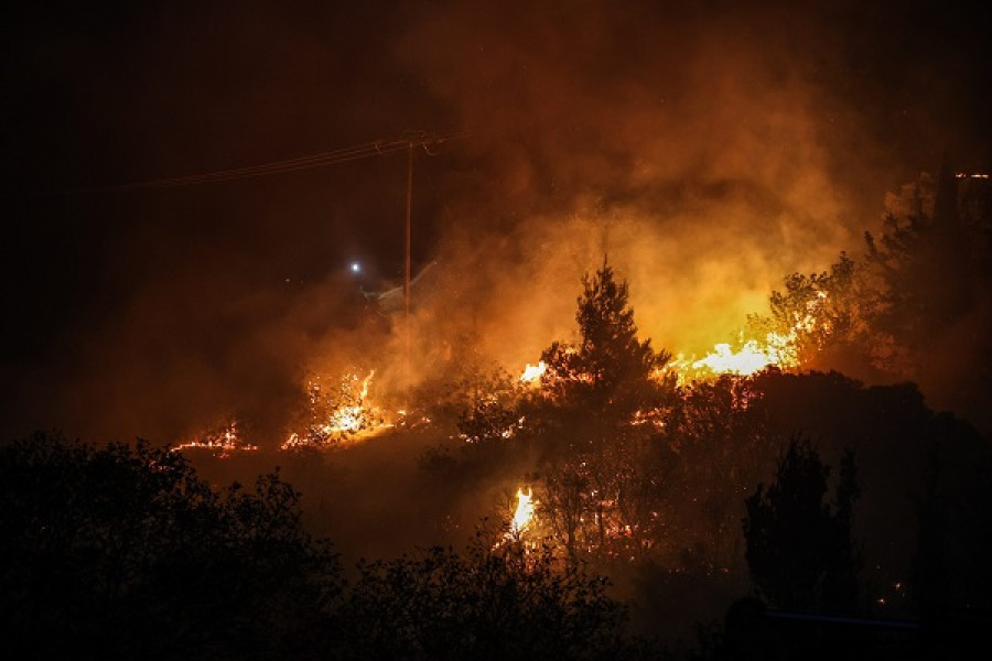 Δασική πυρκαγιά Βαρνάβα: Η πρόγνωση για τους ανέμους (χάρτες)