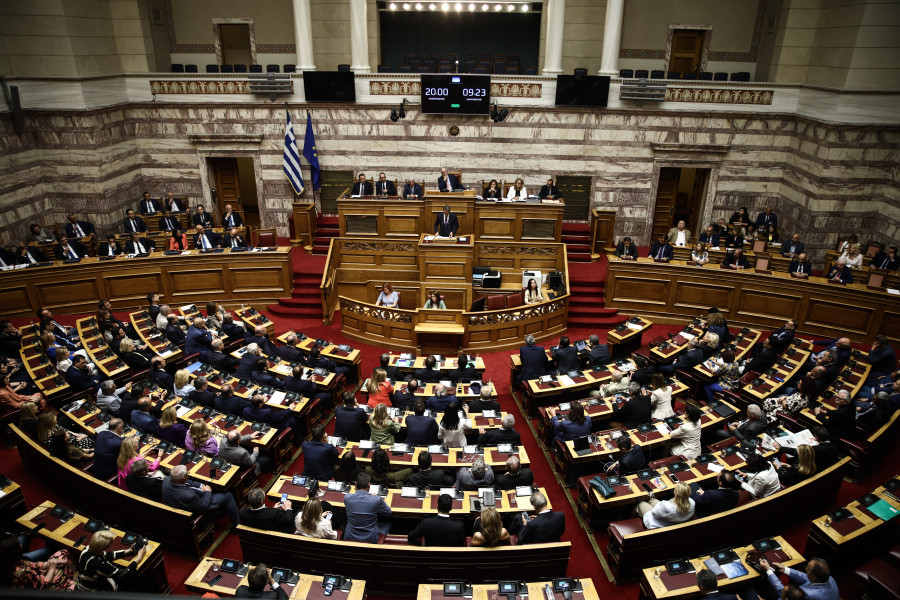 Βουλή: Υπερψηφίστηκε στην επιτροπή το νομοσχέδιο για το ψηφιακό σχολείο