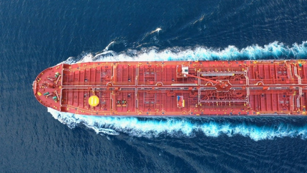 Goldman Sachs: Ανακάμπτουν στο 65% οι ροές πετρελαίου στα Στενά του Ορμούζ