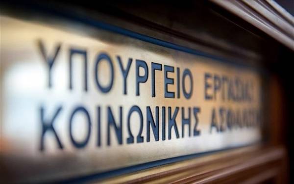 Την Παρασκευή «μοιράζονται» συντάξεις και μερίσματα σε πυρόπληκτους