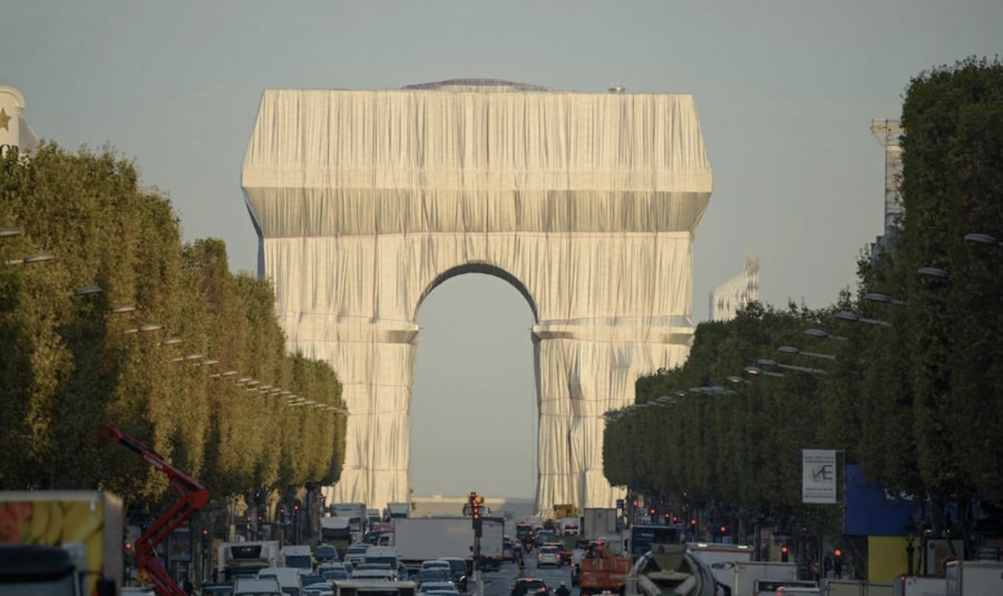 Παρίσι: Το υλικό που “έντυνε” την Αψίδα του Θριάμβου θα ανακυκλωθεί για τους Ολυμπιακούς Αγώνες του 2024