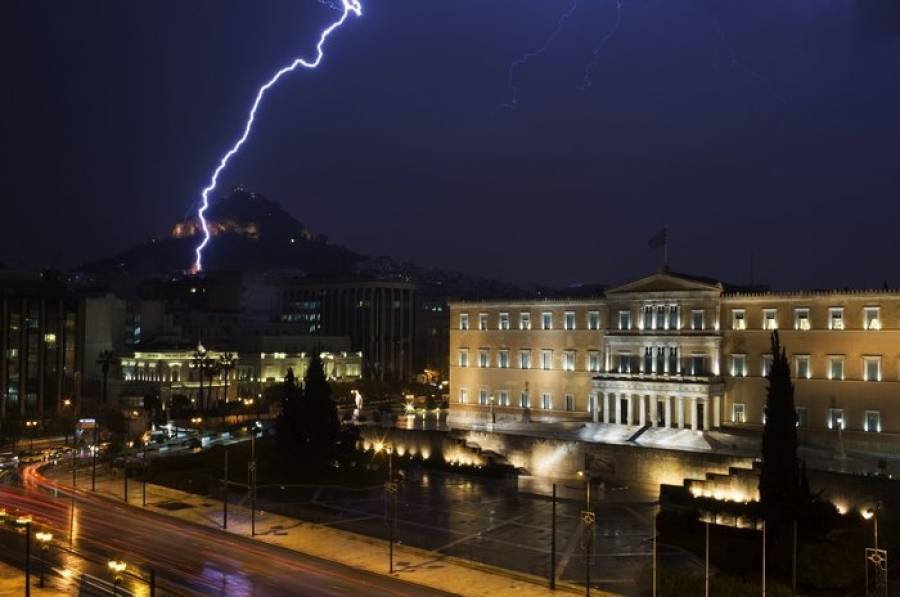 Πάνω από 7.500 κεραυνοί έπεσαν την Πέμπτη