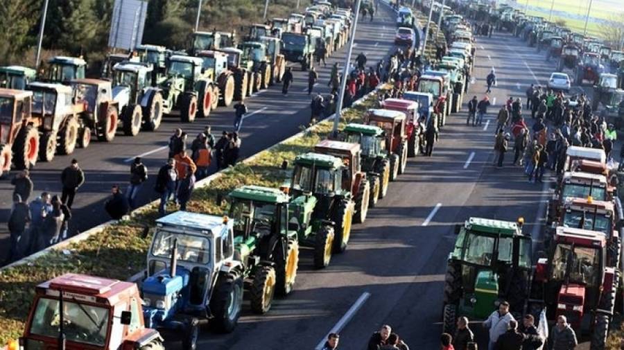 Μπλόκα αγροτών:Κλειστή η εθνική Κορίνθου-Πατρών και οι σήραγγες των Τεμπών