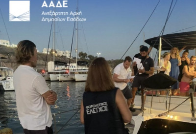 ΑΑΔΕ: «Πάρτι» φοροδιαφυγής από σκάφη ημερήσιας κρουαζιέρας στη Σαντορίνη