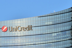 Unicredit: Διεκδικεί έως και 30% των μετοχών της Commerzbank