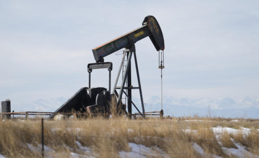 Οι προσδοκίες για τη θερινή ζήτηση ανεβάζουν το πετρέλαιο