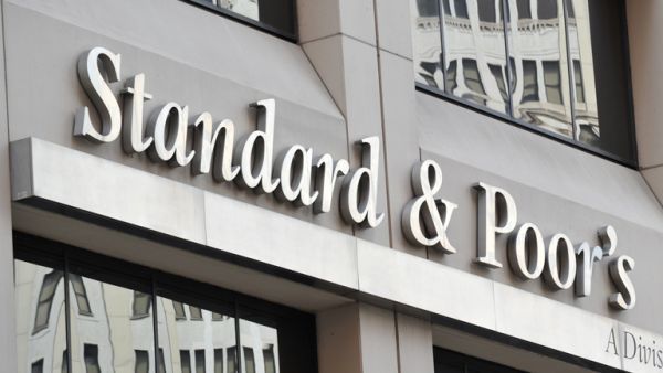 Ο S&amp;P αναβάθμισε την Κύπρο