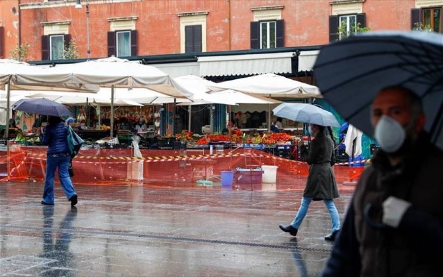 Μείωση κρουσμάτων και 56 νέοι θάνατοι στην Ιταλία