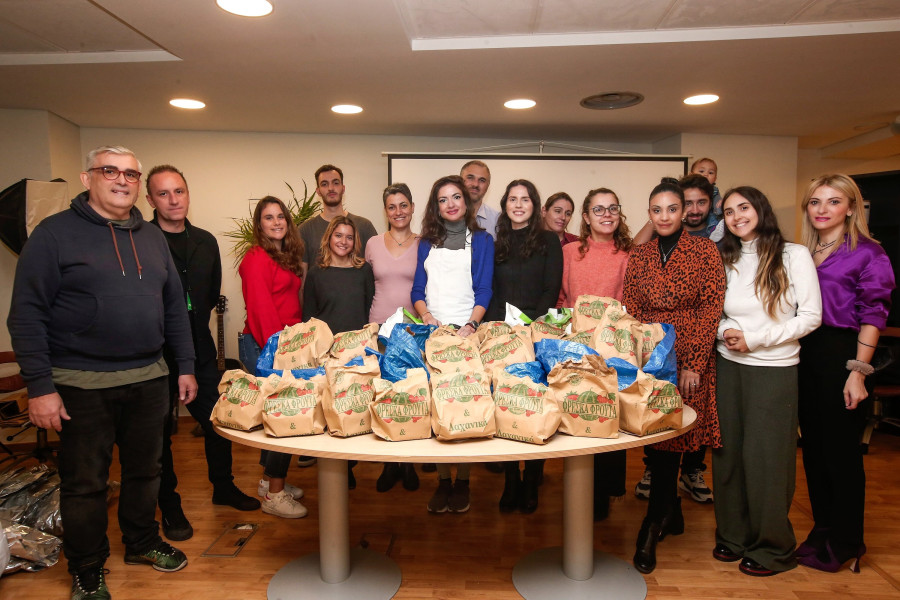 Ο Όμιλος Επιχειρήσεων Σαρακάκη μαγείρεψε για τους αστέγους της Αθήνας