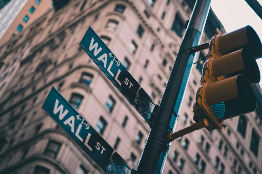 Νέα πτώση στη Wall Street με «βαρίδι» τα υψηλά των ομολόγων