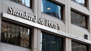 S&amp;P: Αναβάθμισε και τις ελληνικές τράπεζες