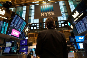 Wall Street: Νέα άνοδος ενόψει «λευκού καπνού» για το χρέος